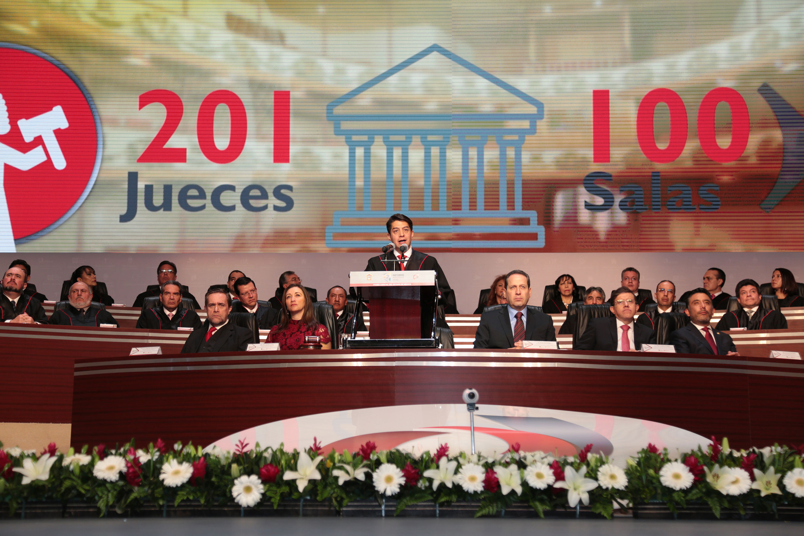 Magistrado Sergio Medina Peñaloza, durante su segundo informe de labores al frente del Poder Judicial del Estado de México.